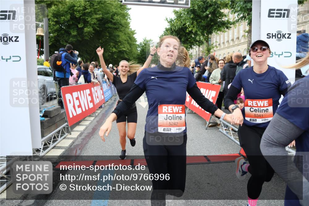 14.06.2026 - REWE Women's Run Strokosch-Dieckow http://msf.ph/oto/9766996 14.06.2026 11:00:58 Ziel 5054, 5242, 5341, 5364, 5532, 5547, 5548, 5764, 5767, 5861, 6018, 6055, 6061 meine-sportfotos.de