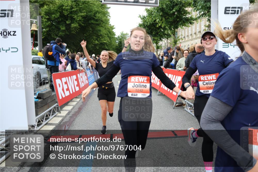14.06.2026 - REWE Women's Run Strokosch-Dieckow http://msf.ph/oto/9767004 14.06.2026 11:00:58 Ziel 5054, 5242, 5341, 5364, 5532, 5547, 5548, 5764, 5767, 5861, 6018, 6055, 6061 meine-sportfotos.de
