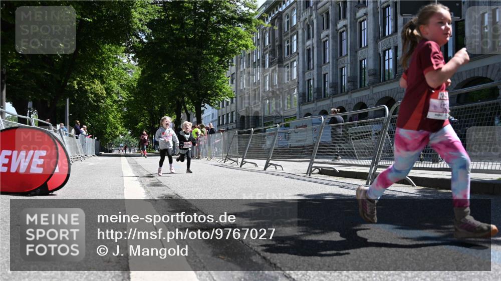 14.06.2026 - REWE Women's Run J. Mangold http://msf.ph/oto/9767027 14.06.2026 11:38:52 Ziel 202, 222, 243, 284, 291, 366 meine-sportfotos.de