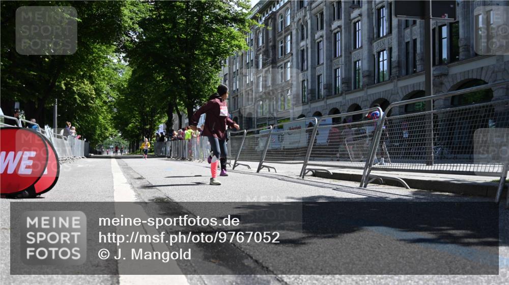 14.06.2026 - REWE Women's Run J. Mangold http://msf.ph/oto/9767052 14.06.2026 11:38:57 Ziel 218, 222, 243, 291 meine-sportfotos.de