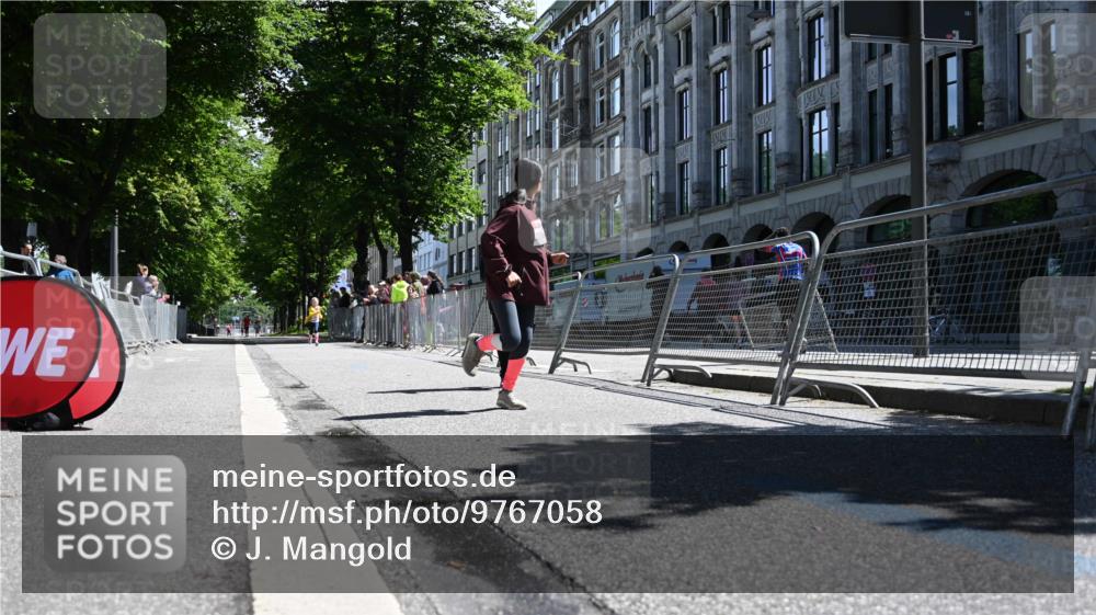 14.06.2026 - REWE Women's Run J. Mangold http://msf.ph/oto/9767058 14.06.2026 11:38:58 Ziel 218, 222, 243, 291 meine-sportfotos.de