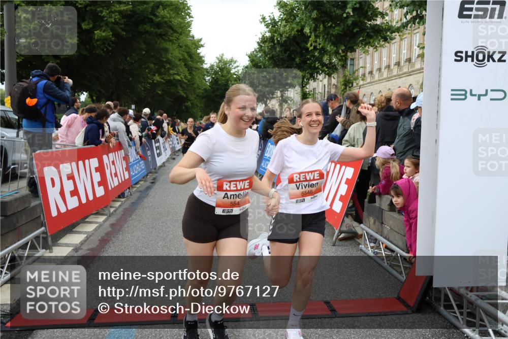 14.06.2026 - REWE Women's Run Strokosch-Dieckow http://msf.ph/oto/9767127 14.06.2026 11:00:55 Ziel 5054, 5193, 5242, 5328, 5341, 5440, 5486, 5547, 5548, 5764, 5861, 5894, 6018, 6055, 6061 meine-sportfotos.de