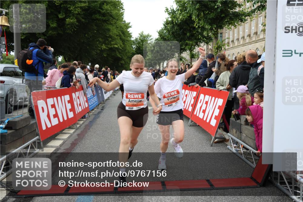 14.06.2026 - REWE Women's Run Strokosch-Dieckow http://msf.ph/oto/9767156 14.06.2026 11:00:54 Ziel 5054, 5193, 5242, 5328, 5341, 5440, 5486, 5547, 5548, 5764, 5861, 5894, 6018, 6055, 6061 meine-sportfotos.de