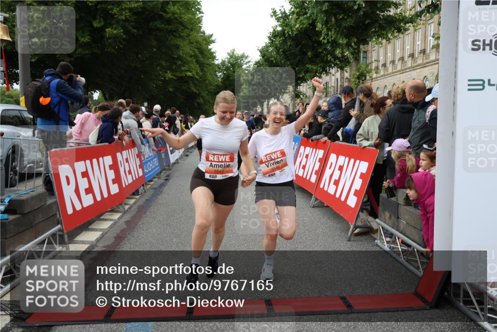 14.06.2026 - REWE Women's Run Strokosch-Dieckow http://msf.ph/oto/9767165 14.06.2026 11:00:54 Ziel 5054, 5193, 5242, 5328, 5341, 5440, 5486, 5547, 5548, 5764, 5861, 5894, 6018, 6055, 6061 meine-sportfotos.de
