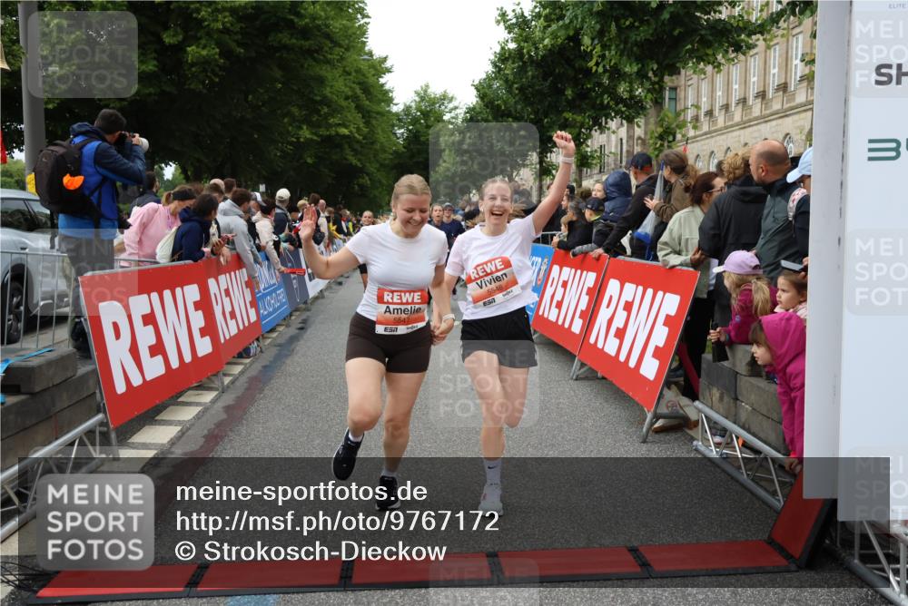 14.06.2026 - REWE Women's Run Strokosch-Dieckow http://msf.ph/oto/9767172 14.06.2026 11:00:54 Ziel 5054, 5193, 5242, 5328, 5341, 5440, 5486, 5547, 5548, 5764, 5861, 5894, 6018, 6055, 6061 meine-sportfotos.de