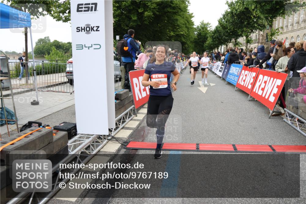 14.06.2026 - REWE Women's Run Strokosch-Dieckow http://msf.ph/oto/9767189 14.06.2026 11:00:52 Ziel 5193, 5328, 5440, 5486, 5547, 5548, 5716, 5764, 5894, 6055, 6061 meine-sportfotos.de