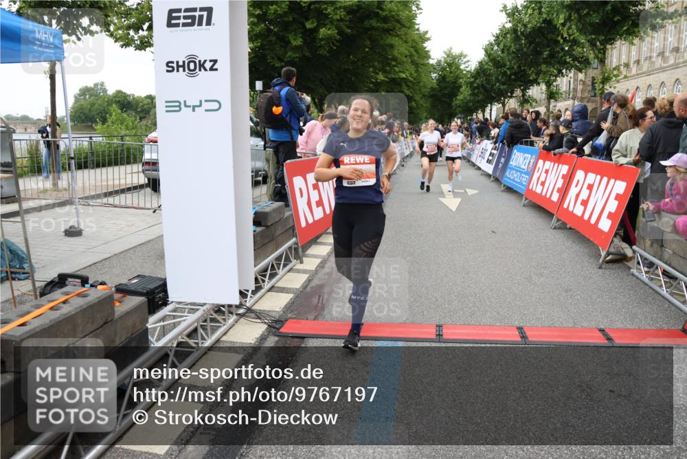14.06.2026 - REWE Women's Run Strokosch-Dieckow http://msf.ph/oto/9767197 14.06.2026 11:00:52 Ziel 5193, 5328, 5440, 5486, 5547, 5548, 5716, 5764, 5894, 6055, 6061 meine-sportfotos.de