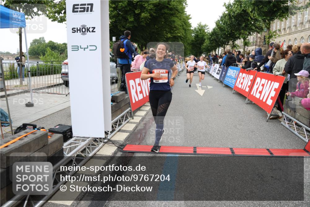 14.06.2026 - REWE Women's Run Strokosch-Dieckow http://msf.ph/oto/9767204 14.06.2026 11:00:52 Ziel 5193, 5328, 5440, 5486, 5547, 5548, 5716, 5764, 5894, 6055, 6061 meine-sportfotos.de