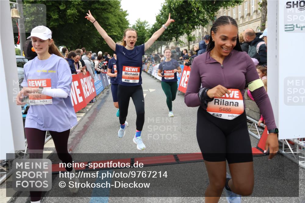 14.06.2026 - REWE Women's Run Strokosch-Dieckow http://msf.ph/oto/9767214 14.06.2026 11:00:50 Ziel 5193, 5328, 5440, 5486, 5547, 5548, 5716, 5764, 5894, 6055, 6061 meine-sportfotos.de