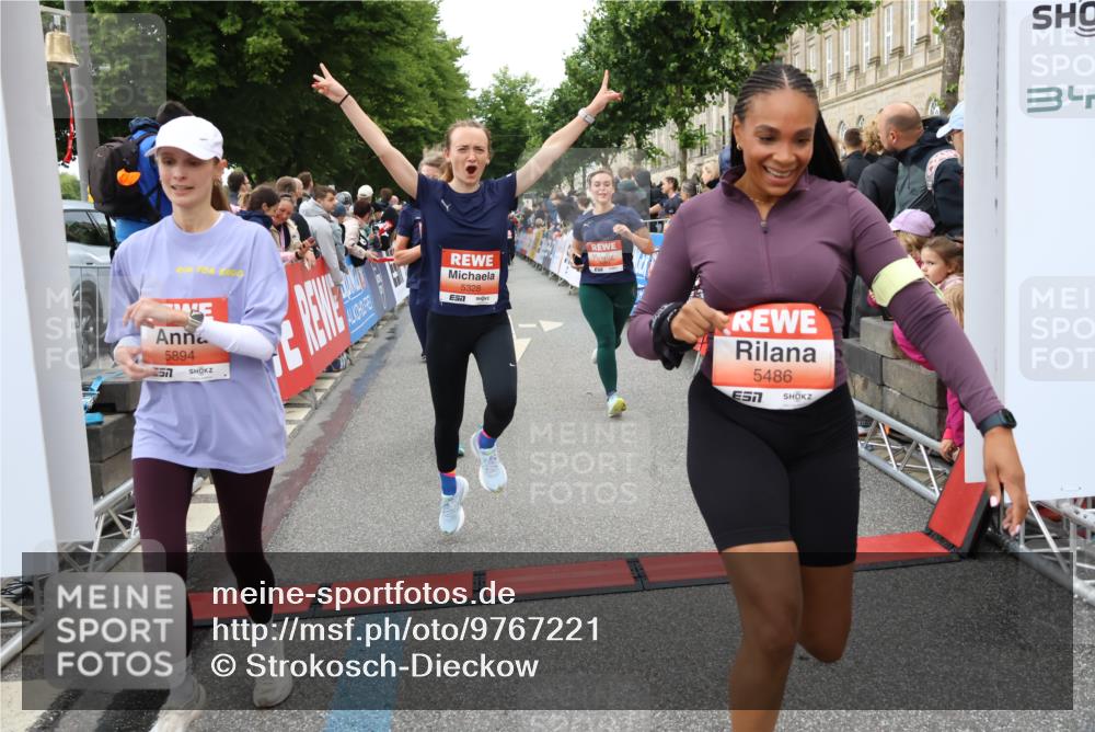 14.06.2026 - REWE Women's Run Strokosch-Dieckow http://msf.ph/oto/9767221 14.06.2026 11:00:49 Ziel 5193, 5328, 5440, 5486, 5716, 5764, 5894, 6055, 6061 meine-sportfotos.de