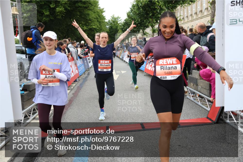 14.06.2026 - REWE Women's Run Strokosch-Dieckow http://msf.ph/oto/9767228 14.06.2026 11:00:49 Ziel 5193, 5328, 5440, 5486, 5716, 5764, 5894, 6055, 6061 meine-sportfotos.de