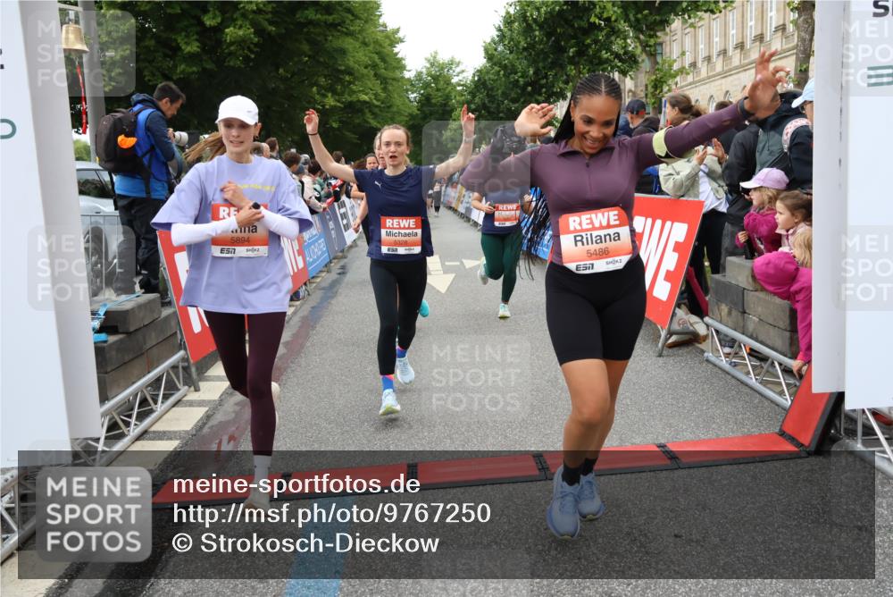 14.06.2026 - REWE Women's Run Strokosch-Dieckow http://msf.ph/oto/9767250 14.06.2026 11:00:49 Ziel 5193, 5328, 5440, 5486, 5716, 5764, 5894, 6055, 6061 meine-sportfotos.de