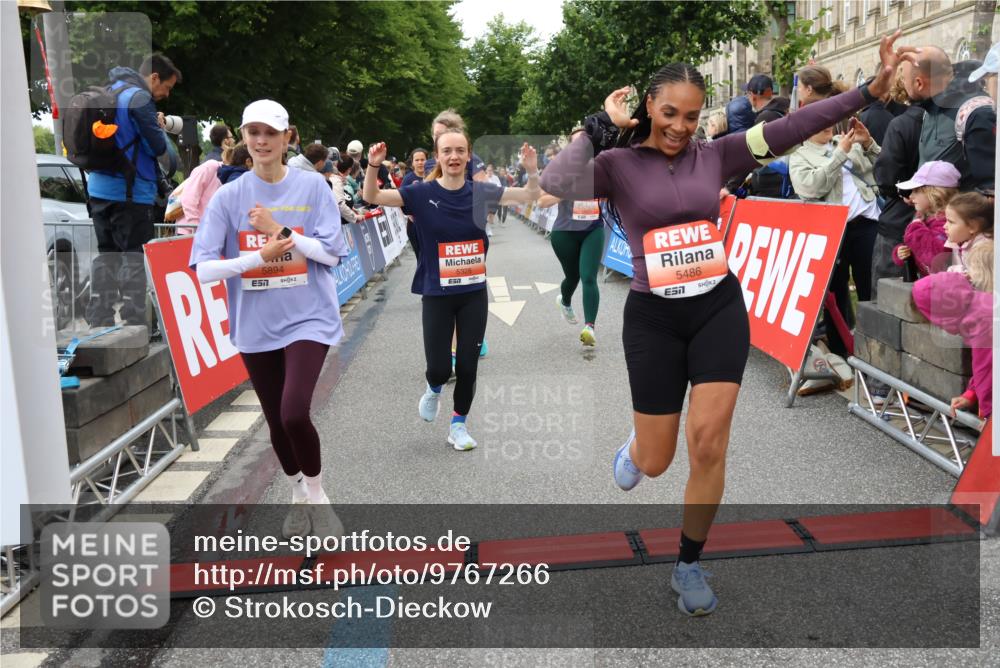 14.06.2026 - REWE Women's Run Strokosch-Dieckow http://msf.ph/oto/9767266 14.06.2026 11:00:49 Ziel 5193, 5328, 5440, 5486, 5716, 5764, 5894, 6055, 6061 meine-sportfotos.de