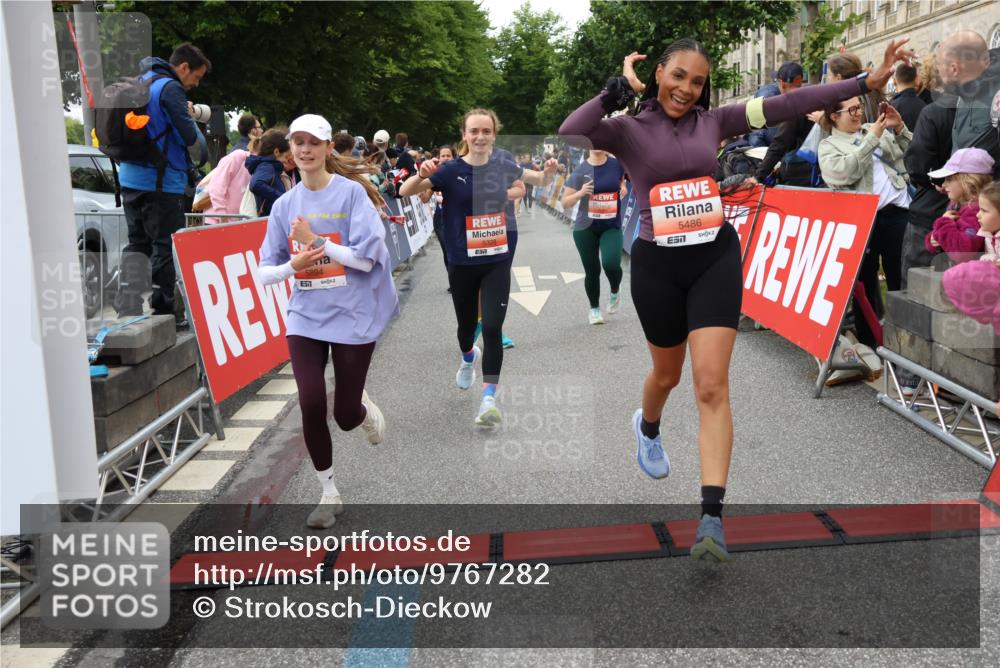 14.06.2026 - REWE Women's Run Strokosch-Dieckow http://msf.ph/oto/9767282 14.06.2026 11:00:49 Ziel 5193, 5328, 5440, 5486, 5716, 5764, 5894, 6055, 6061 meine-sportfotos.de