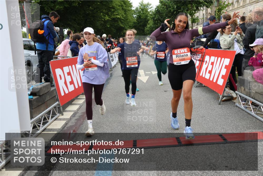14.06.2026 - REWE Women's Run Strokosch-Dieckow http://msf.ph/oto/9767291 14.06.2026 11:00:49 Ziel 5193, 5328, 5440, 5486, 5716, 5764, 5894, 6055, 6061 meine-sportfotos.de