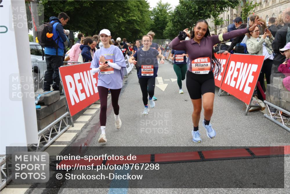 14.06.2026 - REWE Women's Run Strokosch-Dieckow http://msf.ph/oto/9767298 14.06.2026 11:00:49 Ziel 5193, 5328, 5440, 5486, 5716, 5764, 5894, 6055, 6061 meine-sportfotos.de