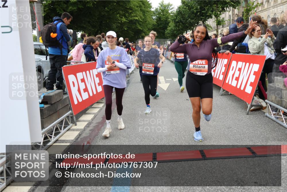 14.06.2026 - REWE Women's Run Strokosch-Dieckow http://msf.ph/oto/9767307 14.06.2026 11:00:49 Ziel 5193, 5328, 5440, 5486, 5716, 5764, 5894, 6055, 6061 meine-sportfotos.de