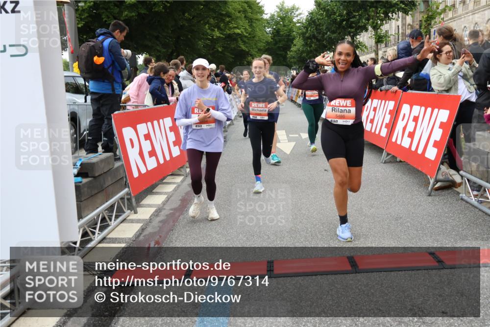 14.06.2026 - REWE Women's Run Strokosch-Dieckow http://msf.ph/oto/9767314 14.06.2026 11:00:49 Ziel 5193, 5328, 5440, 5486, 5716, 5764, 5894, 6055, 6061 meine-sportfotos.de
