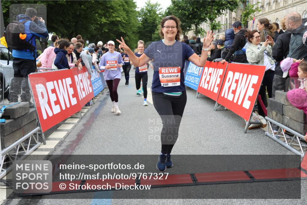 14.06.2026 - REWE Women's Run Strokosch-Dieckow http://msf.ph/oto/9767327 14.06.2026 11:00:48 Ziel 5193, 5328, 5440, 5486, 5716, 5764, 5883, 5894, 6055, 6061 meine-sportfotos.de