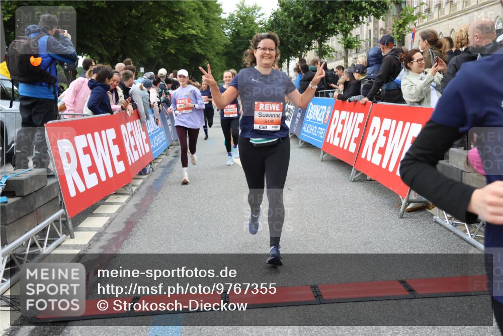 14.06.2026 - REWE Women's Run Strokosch-Dieckow http://msf.ph/oto/9767355 14.06.2026 11:00:47 Ziel 5193, 5328, 5435, 5440, 5453, 5486, 5665, 5716, 5764, 5883, 5894, 6061 meine-sportfotos.de
