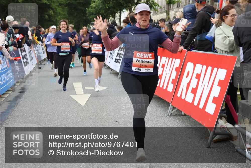 14.06.2026 - REWE Women's Run Strokosch-Dieckow http://msf.ph/oto/9767401 14.06.2026 11:00:45 Ziel 5050, 5193, 5328, 5432, 5435, 5440, 5453, 5486, 5665, 5716, 5883, 5894 meine-sportfotos.de