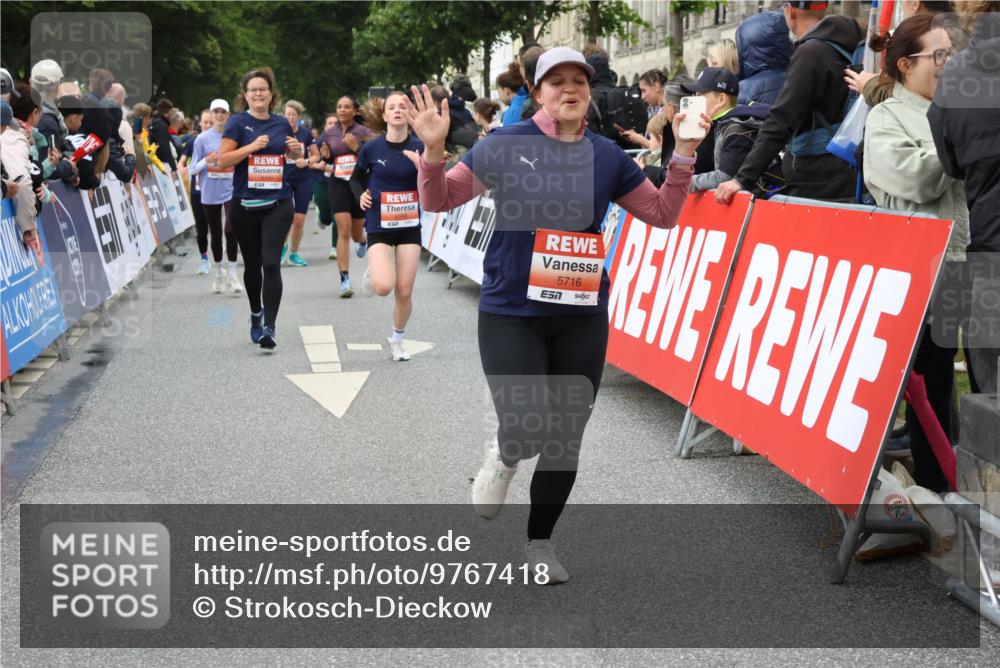 14.06.2026 - REWE Women's Run Strokosch-Dieckow http://msf.ph/oto/9767418 14.06.2026 11:00:45 Ziel 5050, 5193, 5328, 5432, 5435, 5440, 5453, 5486, 5665, 5716, 5883, 5894 meine-sportfotos.de