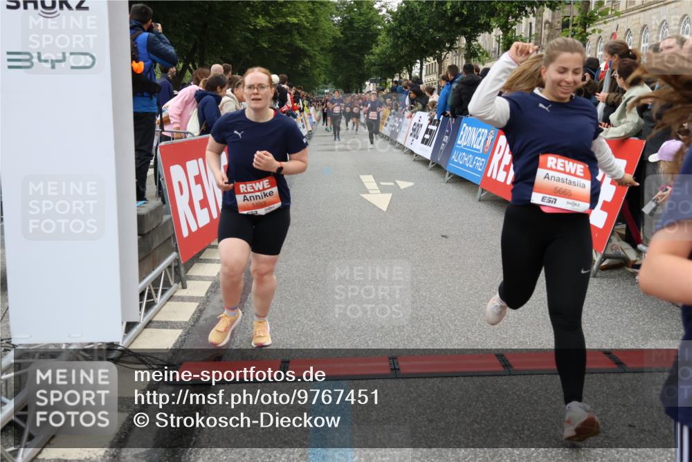 14.06.2026 - REWE Women's Run Strokosch-Dieckow http://msf.ph/oto/9767451 14.06.2026 11:00:40 Ziel 5001, 5002, 5003, 5004, 5050, 5147, 5432, 5435, 5453, 5665, 5719, 5782, 5883, 5929 meine-sportfotos.de
