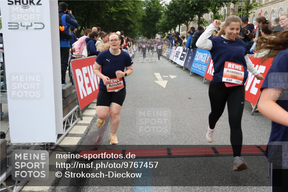 14.06.2026 - REWE Women's Run Strokosch-Dieckow http://msf.ph/oto/9767457 14.06.2026 11:00:40 Ziel 5001, 5002, 5003, 5004, 5050, 5147, 5432, 5435, 5453, 5665, 5719, 5782, 5883, 5929 meine-sportfotos.de