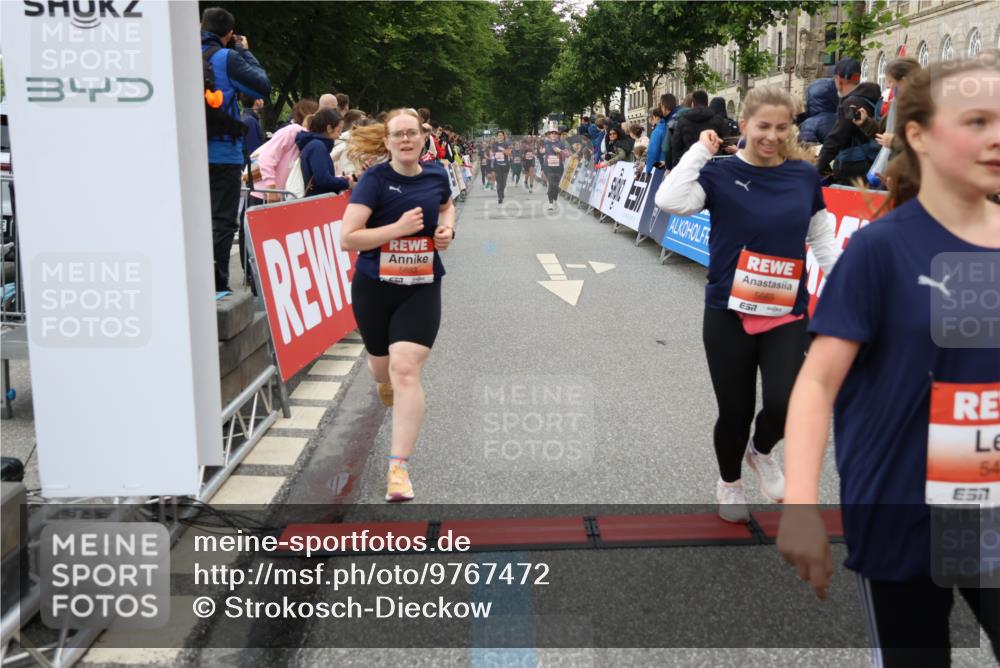 14.06.2026 - REWE Women's Run Strokosch-Dieckow http://msf.ph/oto/9767472 14.06.2026 11:00:40 Ziel 5001, 5002, 5003, 5004, 5050, 5147, 5432, 5435, 5453, 5665, 5719, 5782, 5883, 5929 meine-sportfotos.de