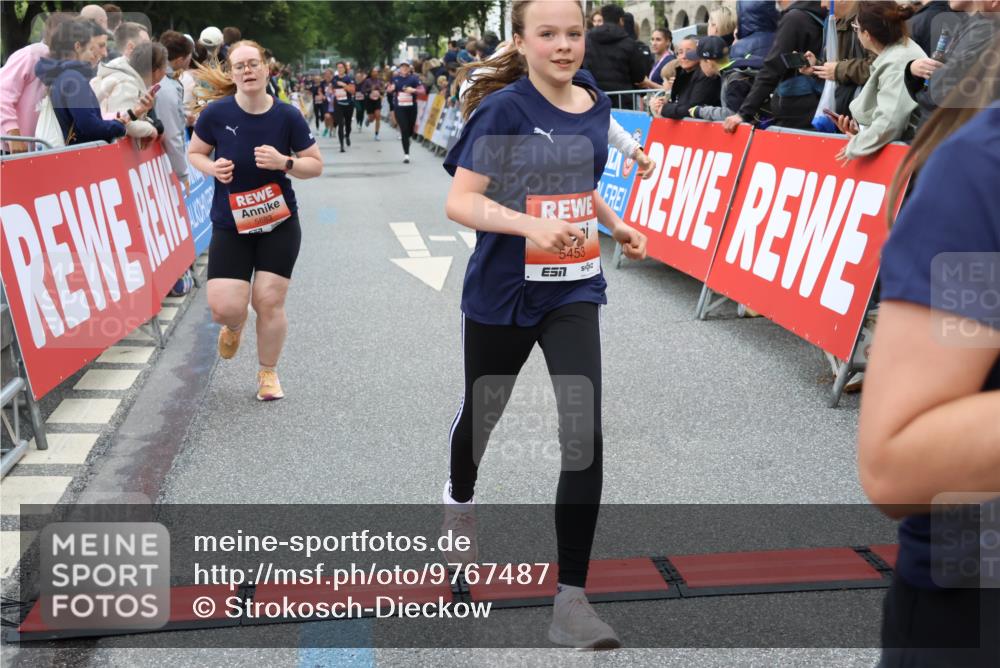 14.06.2026 - REWE Women's Run Strokosch-Dieckow http://msf.ph/oto/9767487 14.06.2026 11:00:39 Ziel 5001, 5002, 5003, 5004, 5050, 5147, 5432, 5435, 5453, 5665, 5719, 5782, 5883, 5929 meine-sportfotos.de