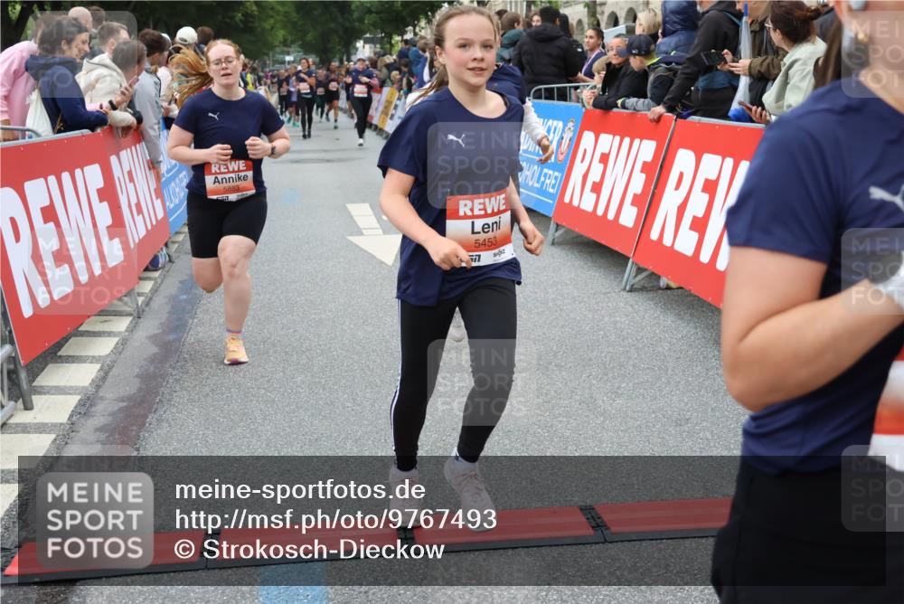 14.06.2026 - REWE Women's Run Strokosch-Dieckow http://msf.ph/oto/9767493 14.06.2026 11:00:39 Ziel 5001, 5002, 5003, 5004, 5050, 5147, 5432, 5435, 5453, 5665, 5719, 5782, 5883, 5929 meine-sportfotos.de