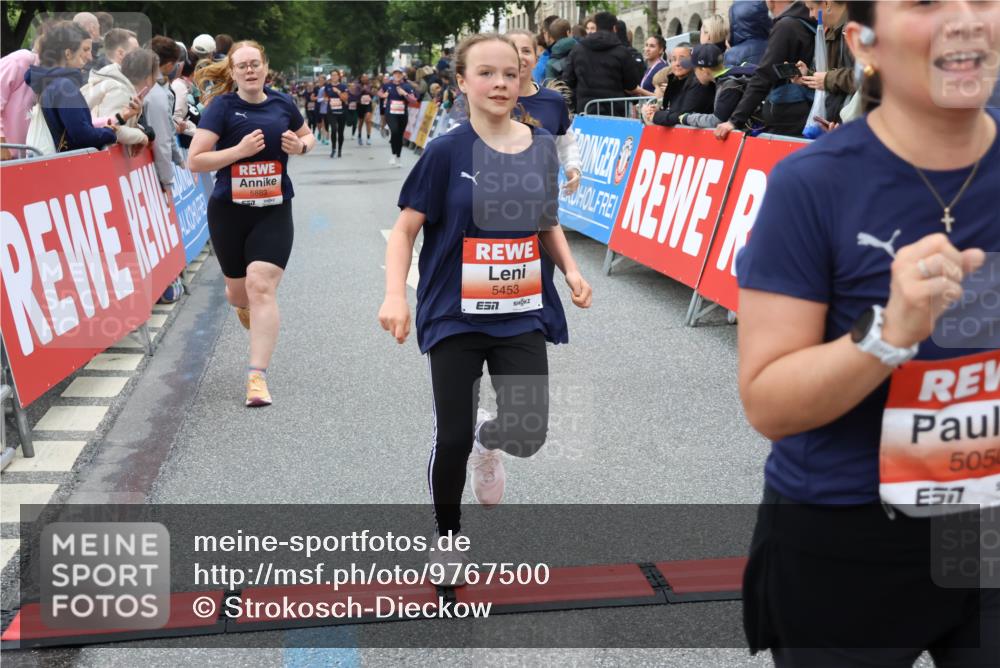 14.06.2026 - REWE Women's Run Strokosch-Dieckow http://msf.ph/oto/9767500 14.06.2026 11:00:39 Ziel 5001, 5002, 5003, 5004, 5050, 5147, 5432, 5435, 5453, 5665, 5719, 5782, 5883, 5929 meine-sportfotos.de