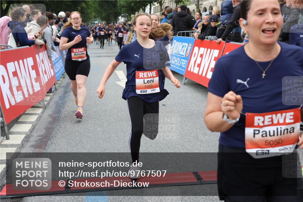 14.06.2026 - REWE Women's Run Strokosch-Dieckow http://msf.ph/oto/9767507 14.06.2026 11:00:39 Ziel 5001, 5002, 5003, 5004, 5050, 5147, 5432, 5435, 5453, 5665, 5719, 5782, 5883, 5929 meine-sportfotos.de