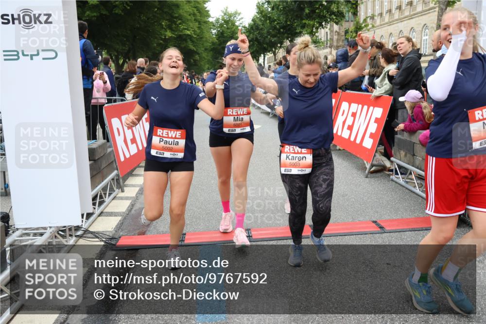 14.06.2026 - REWE Women's Run Strokosch-Dieckow http://msf.ph/oto/9767592 14.06.2026 11:00:35 Ziel 5001, 5002, 5003, 5004, 5050, 5143, 5147, 5233, 5415, 5432, 5435, 5453, 5665, 5691, 5692, 5719, 5782, 5929, 6019, 6040 meine-sportfotos.de