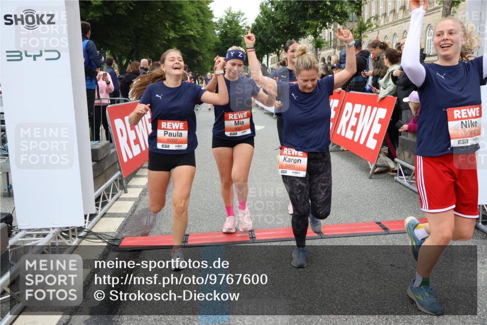 14.06.2026 - REWE Women's Run Strokosch-Dieckow http://msf.ph/oto/9767600 14.06.2026 11:00:35 Ziel 5001, 5002, 5003, 5004, 5050, 5143, 5147, 5233, 5415, 5432, 5435, 5453, 5665, 5691, 5692, 5719, 5782, 5929, 6019, 6040 meine-sportfotos.de