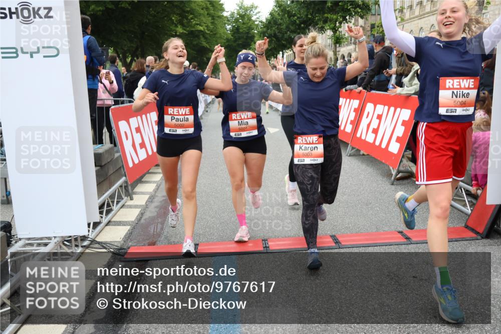 14.06.2026 - REWE Women's Run Strokosch-Dieckow http://msf.ph/oto/9767617 14.06.2026 11:00:35 Ziel 5001, 5002, 5003, 5004, 5050, 5143, 5147, 5233, 5415, 5432, 5435, 5453, 5665, 5691, 5692, 5719, 5782, 5929, 6019, 6040 meine-sportfotos.de
