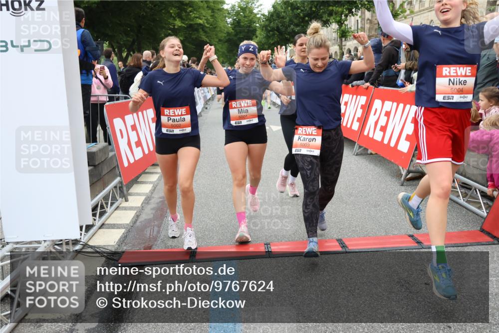14.06.2026 - REWE Women's Run Strokosch-Dieckow http://msf.ph/oto/9767624 14.06.2026 11:00:35 Ziel 5001, 5002, 5003, 5004, 5050, 5143, 5147, 5233, 5415, 5432, 5435, 5453, 5665, 5691, 5692, 5719, 5782, 5929, 6019, 6040 meine-sportfotos.de