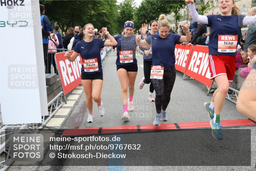 14.06.2026 - REWE Women's Run Strokosch-Dieckow http://msf.ph/oto/9767632 14.06.2026 11:00:35 Ziel 5001, 5002, 5003, 5004, 5050, 5143, 5147, 5233, 5415, 5432, 5435, 5453, 5665, 5691, 5692, 5719, 5782, 5929, 6019, 6040 meine-sportfotos.de