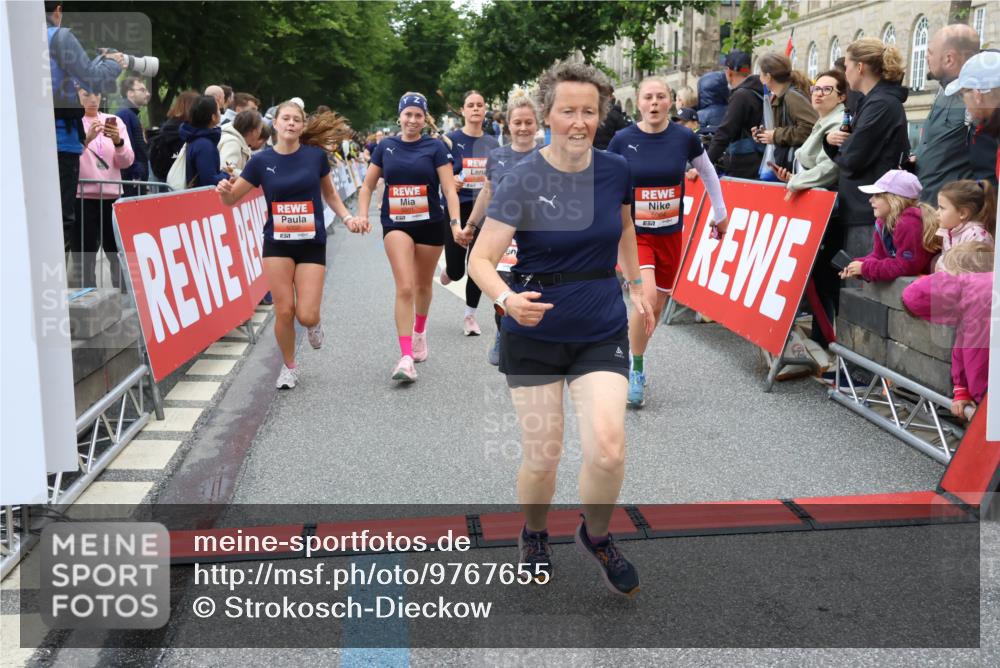 14.06.2026 - REWE Women's Run Strokosch-Dieckow http://msf.ph/oto/9767655 14.06.2026 11:00:34 Ziel 5001, 5002, 5003, 5004, 5050, 5143, 5147, 5233, 5415, 5432, 5691, 5692, 5719, 5782, 5929, 6019, 6040 meine-sportfotos.de