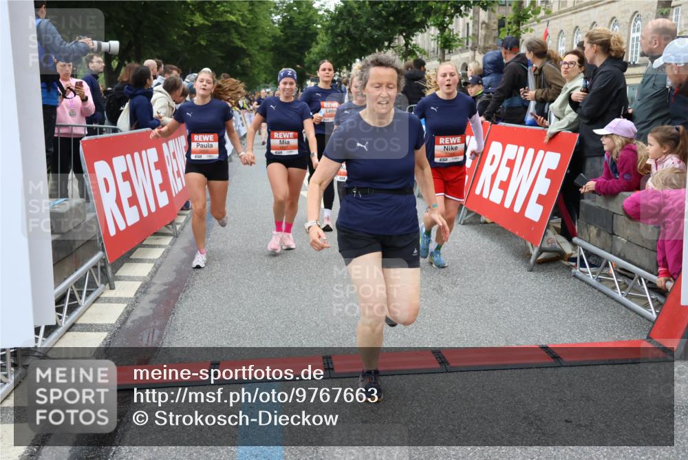 14.06.2026 - REWE Women's Run Strokosch-Dieckow http://msf.ph/oto/9767663 14.06.2026 11:00:34 Ziel 5001, 5002, 5003, 5004, 5050, 5143, 5147, 5233, 5415, 5432, 5691, 5692, 5719, 5782, 5929, 6019, 6040 meine-sportfotos.de