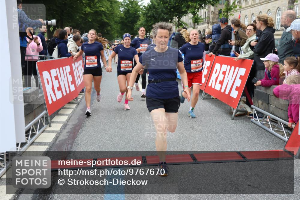 14.06.2026 - REWE Women's Run Strokosch-Dieckow http://msf.ph/oto/9767670 14.06.2026 11:00:34 Ziel 5001, 5002, 5003, 5004, 5050, 5143, 5147, 5233, 5415, 5432, 5691, 5692, 5719, 5782, 5929, 6019, 6040 meine-sportfotos.de
