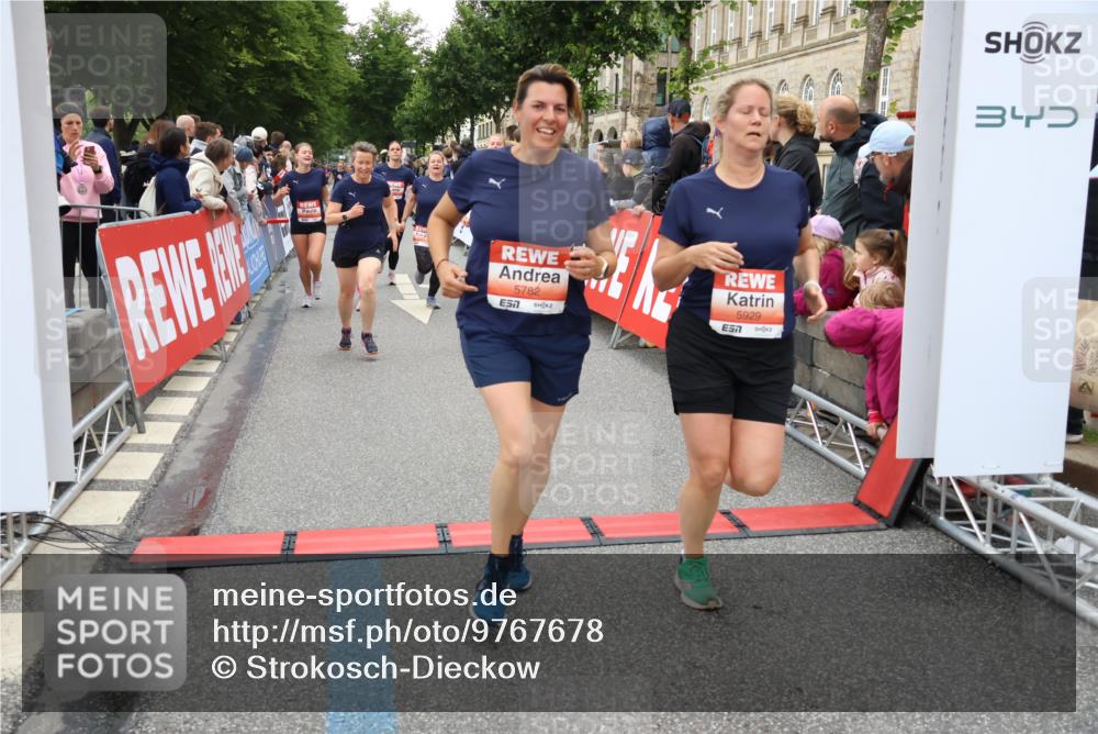 14.06.2026 - REWE Women's Run Strokosch-Dieckow http://msf.ph/oto/9767678 14.06.2026 11:00:33 Ziel 5001, 5002, 5003, 5004, 5143, 5147, 5233, 5415, 5691, 5692, 5719, 5782, 5929, 6019, 6040 meine-sportfotos.de