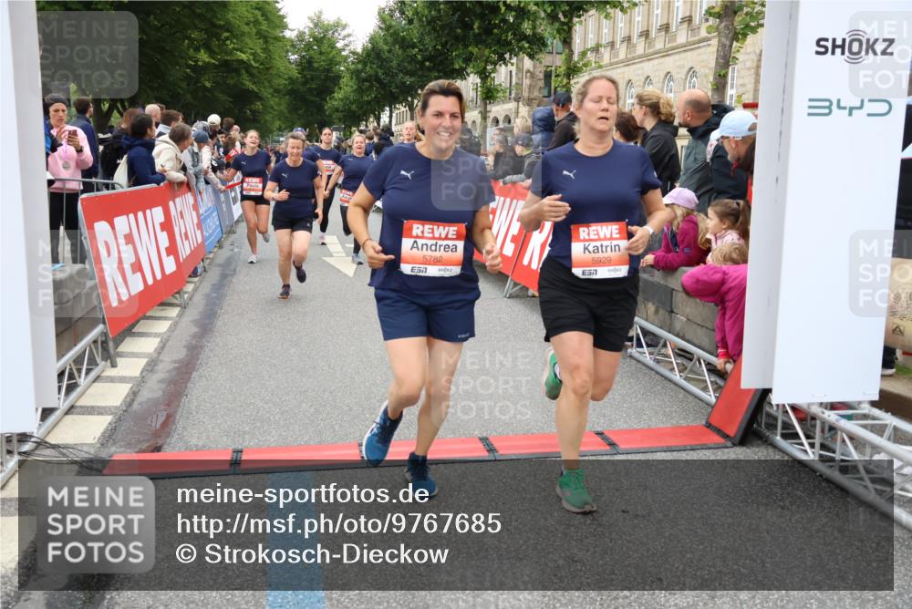 14.06.2026 - REWE Women's Run Strokosch-Dieckow http://msf.ph/oto/9767685 14.06.2026 11:00:33 Ziel 5001, 5002, 5003, 5004, 5143, 5147, 5233, 5415, 5691, 5692, 5719, 5782, 5929, 6019, 6040 meine-sportfotos.de