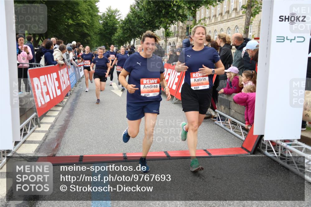 14.06.2026 - REWE Women's Run Strokosch-Dieckow http://msf.ph/oto/9767693 14.06.2026 11:00:32 Ziel 5001, 5002, 5003, 5004, 5143, 5147, 5233, 5403, 5415, 5691, 5692, 5719, 5782, 5929, 6019, 6040 meine-sportfotos.de