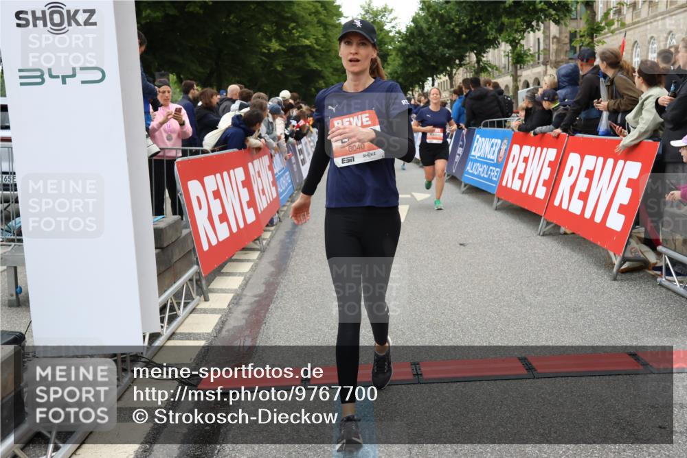 14.06.2026 - REWE Women's Run Strokosch-Dieckow http://msf.ph/oto/9767700 14.06.2026 11:00:30 Ziel 5004, 5143, 5233, 5322, 5403, 5415, 5691, 5692, 5719, 5782, 5929, 6019, 6040 meine-sportfotos.de