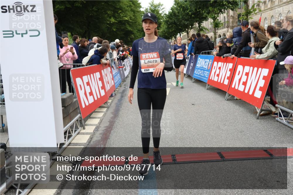 14.06.2026 - REWE Women's Run Strokosch-Dieckow http://msf.ph/oto/9767714 14.06.2026 11:00:30 Ziel 5004, 5143, 5233, 5322, 5403, 5415, 5691, 5692, 5719, 5782, 5929, 6019, 6040 meine-sportfotos.de