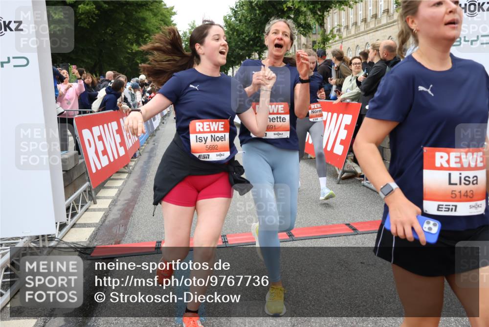 14.06.2026 - REWE Women's Run Strokosch-Dieckow http://msf.ph/oto/9767736 14.06.2026 11:00:29 Ziel 5143, 5233, 5322, 5403, 5415, 5691, 5692, 5782, 5929, 6019, 6040 meine-sportfotos.de
