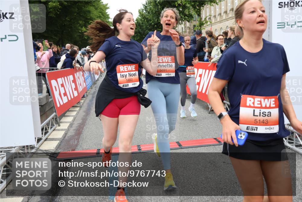 14.06.2026 - REWE Women's Run Strokosch-Dieckow http://msf.ph/oto/9767743 14.06.2026 11:00:29 Ziel 5143, 5233, 5322, 5403, 5415, 5691, 5692, 5782, 5929, 6019, 6040 meine-sportfotos.de