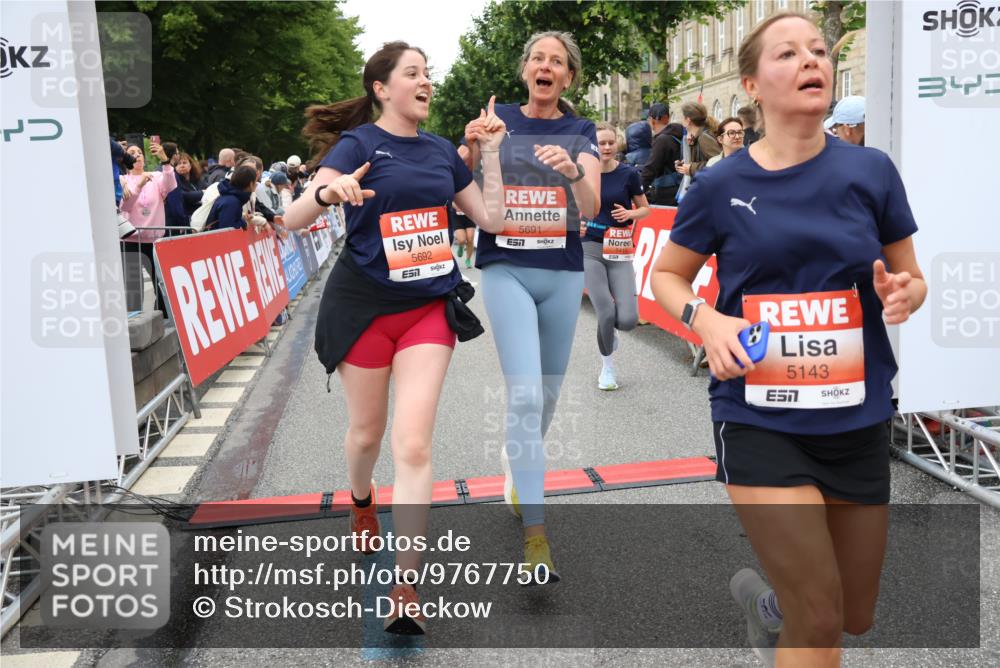 14.06.2026 - REWE Women's Run Strokosch-Dieckow http://msf.ph/oto/9767750 14.06.2026 11:00:29 Ziel 5143, 5233, 5322, 5403, 5415, 5691, 5692, 5782, 5929, 6019, 6040 meine-sportfotos.de