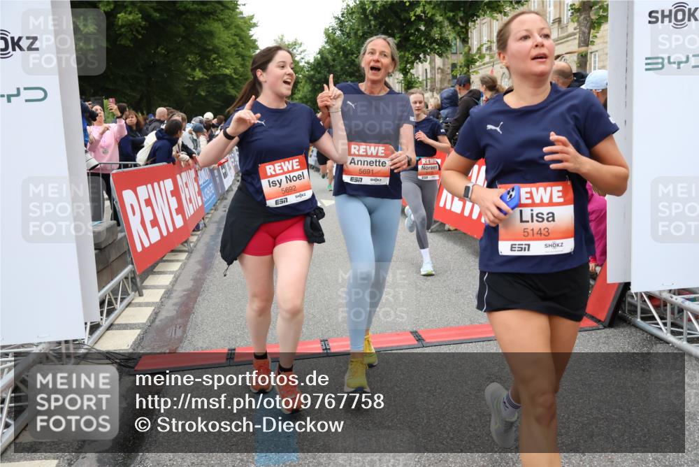 14.06.2026 - REWE Women's Run Strokosch-Dieckow http://msf.ph/oto/9767758 14.06.2026 11:00:29 Ziel 5143, 5233, 5322, 5403, 5415, 5691, 5692, 5782, 5929, 6019, 6040 meine-sportfotos.de